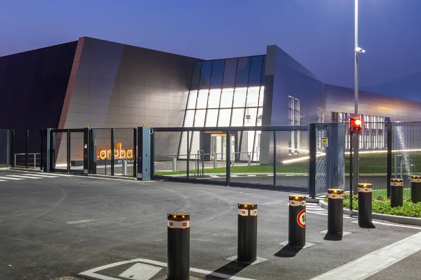 Physical and logical security fully redundant systems | Data Centers